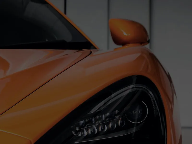 Gruppo ottico a LED della McLaren 720S, annegato nella presa d'aria del parafango